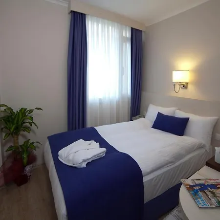 Walk In מלון איזמיר