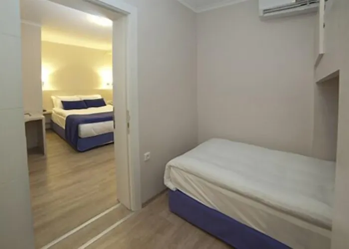 Walk In 3* איזמיר