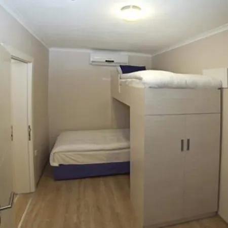 Walk In 3*
